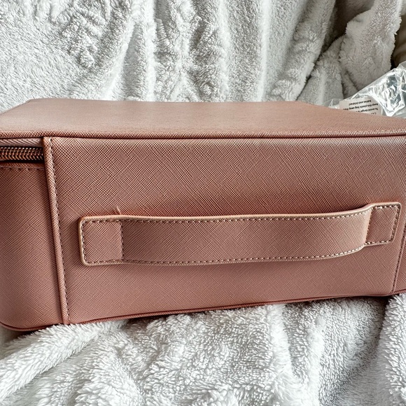 Allie Glinda pink makeup package - Picture 12 of 15